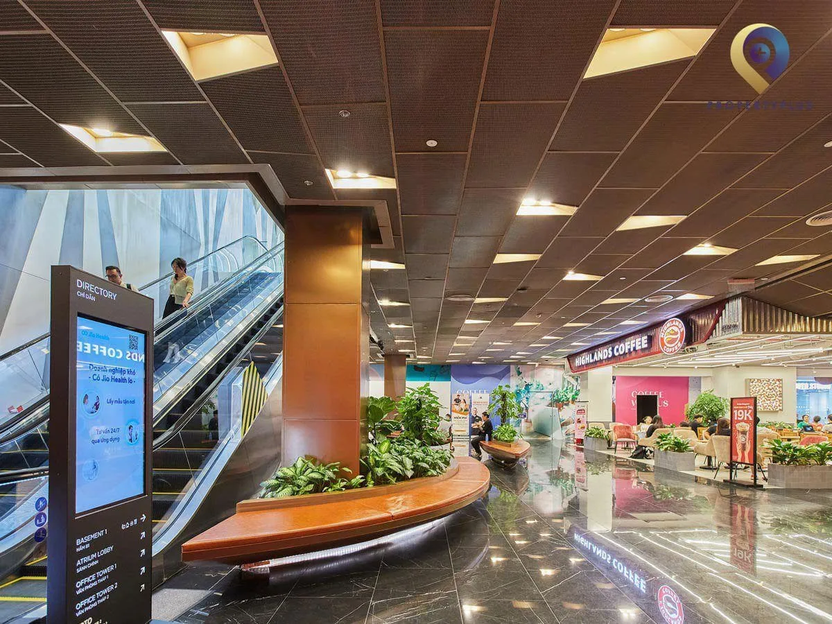 Toàn cảnh tòa nhà Capital Place nhìn từ đường lớn